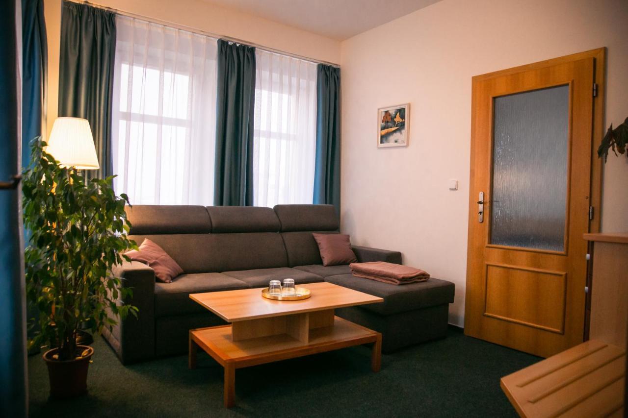 Penzion Hotelu Central Dvůr Králové nad Labem Esterno foto
