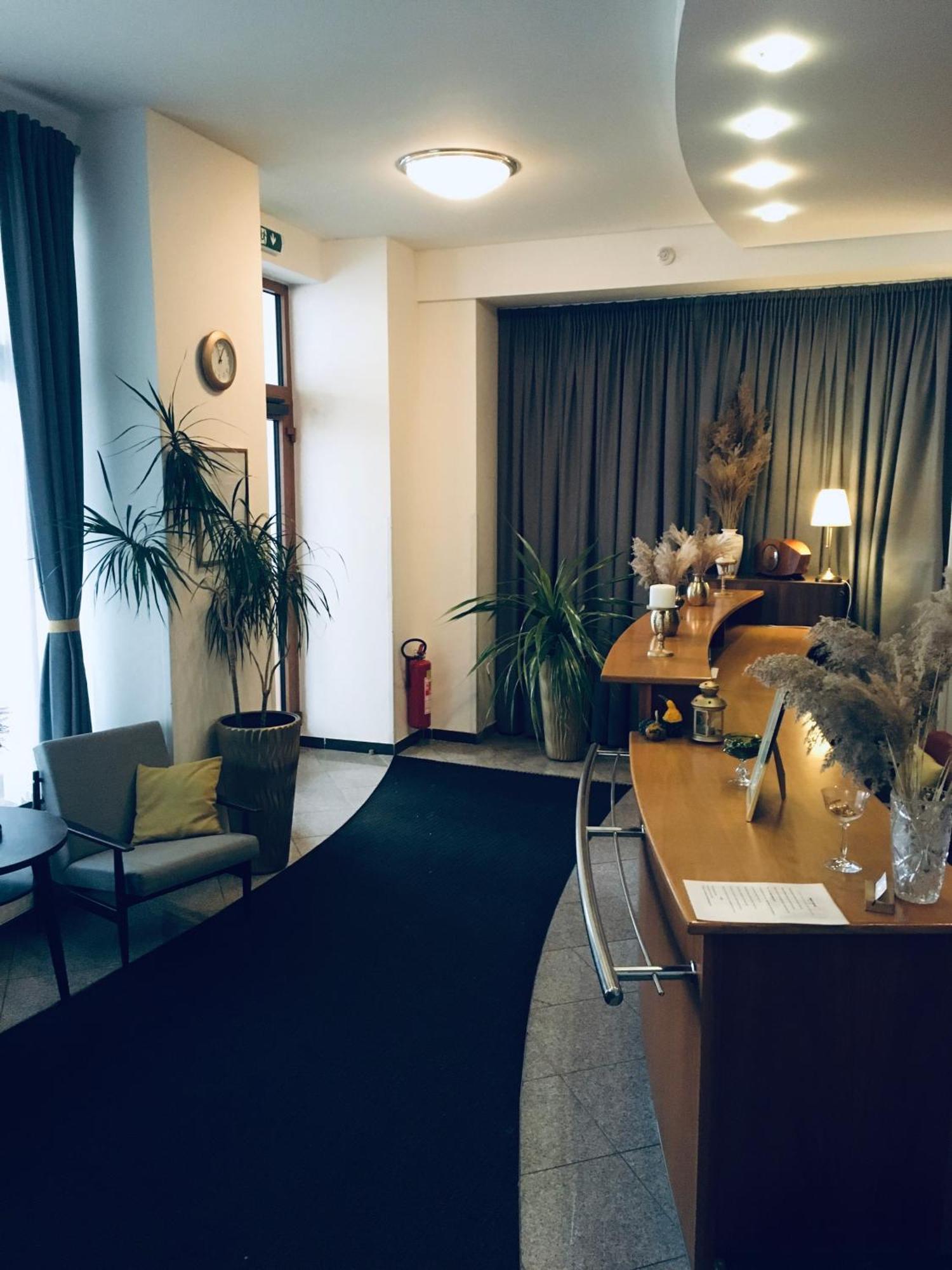 Penzion Hotelu Central Dvůr Králové nad Labem Esterno foto