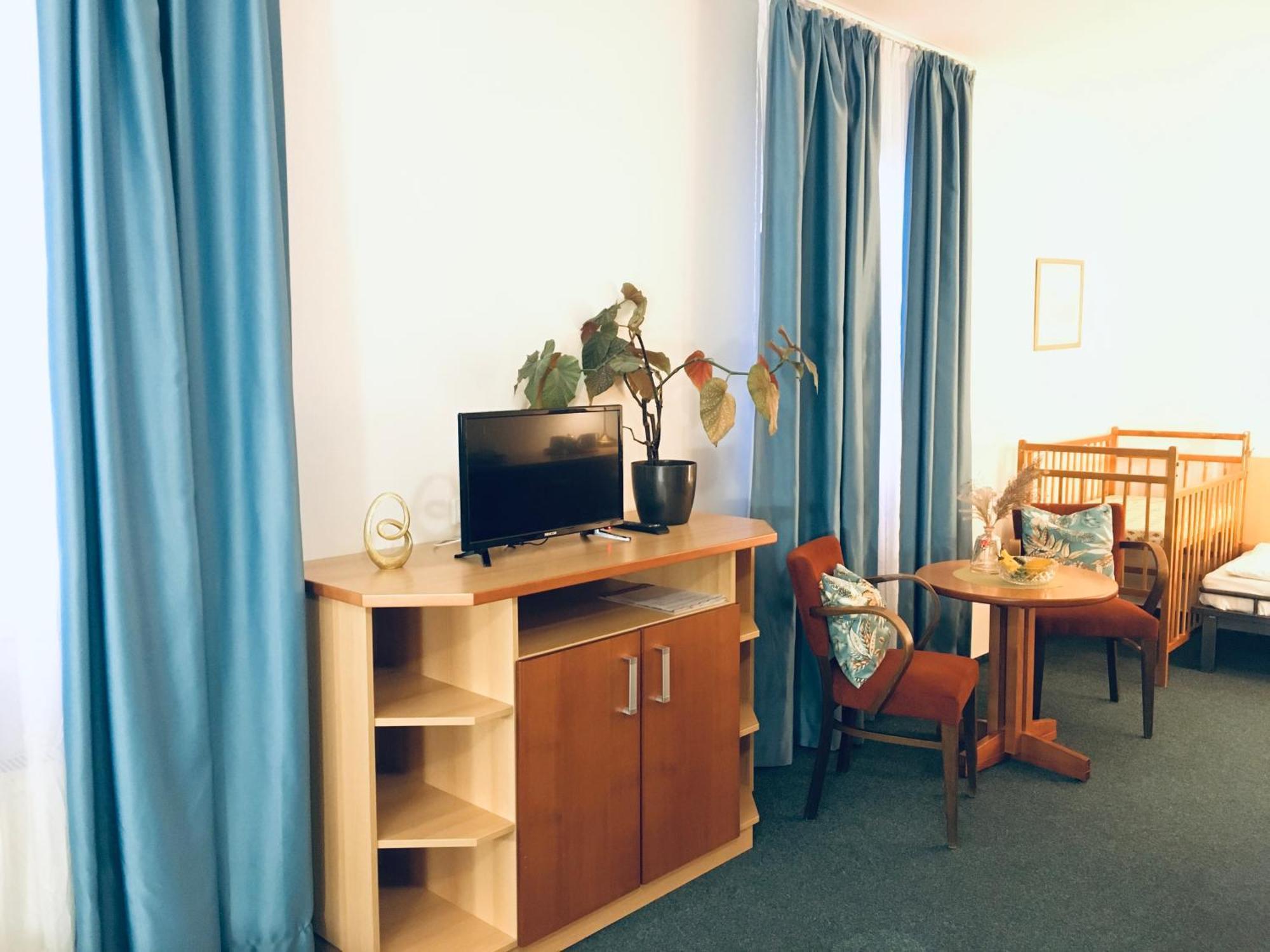 Penzion Hotelu Central Dvůr Králové nad Labem Esterno foto