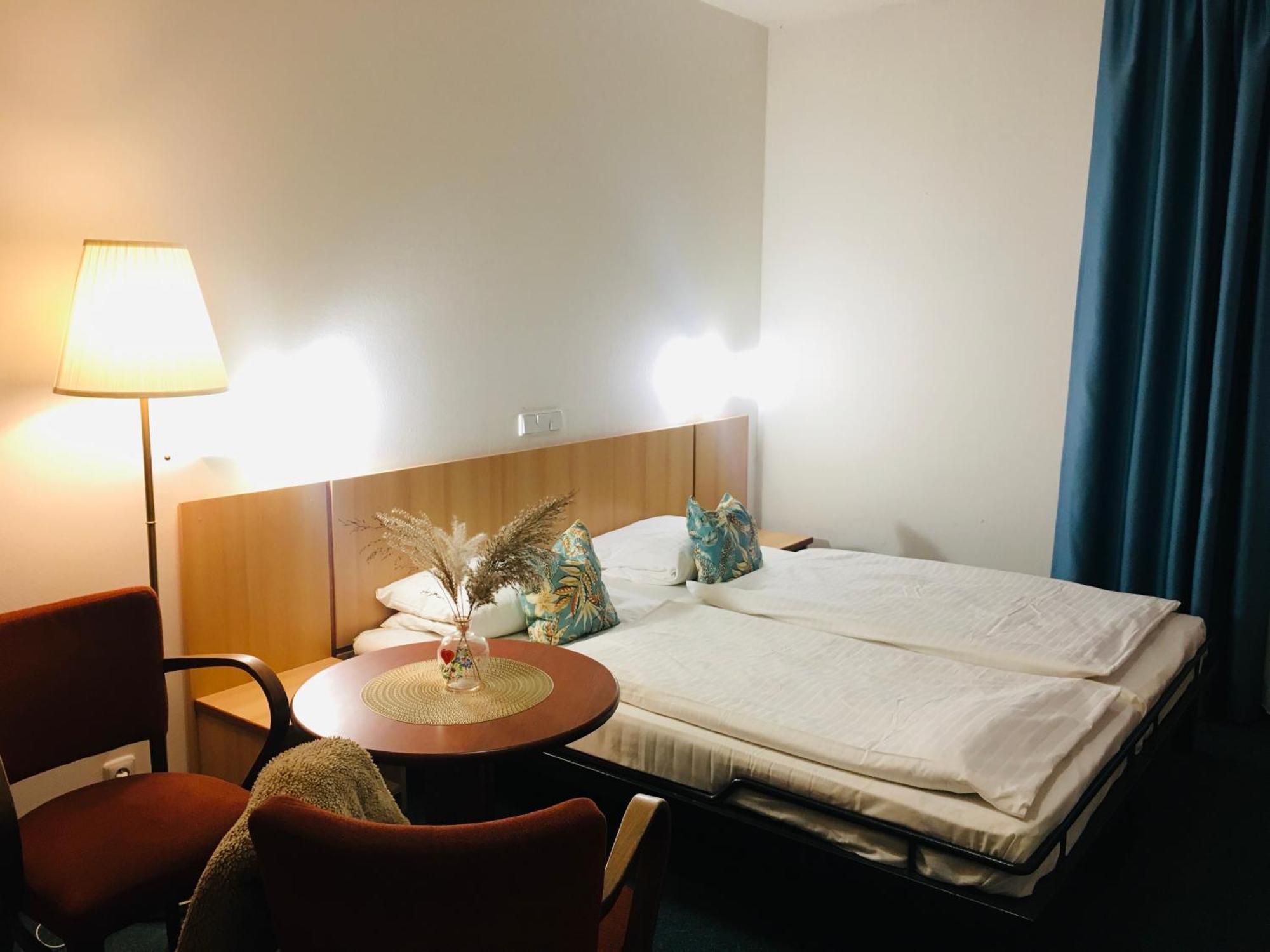 Penzion Hotelu Central Dvůr Králové nad Labem Esterno foto