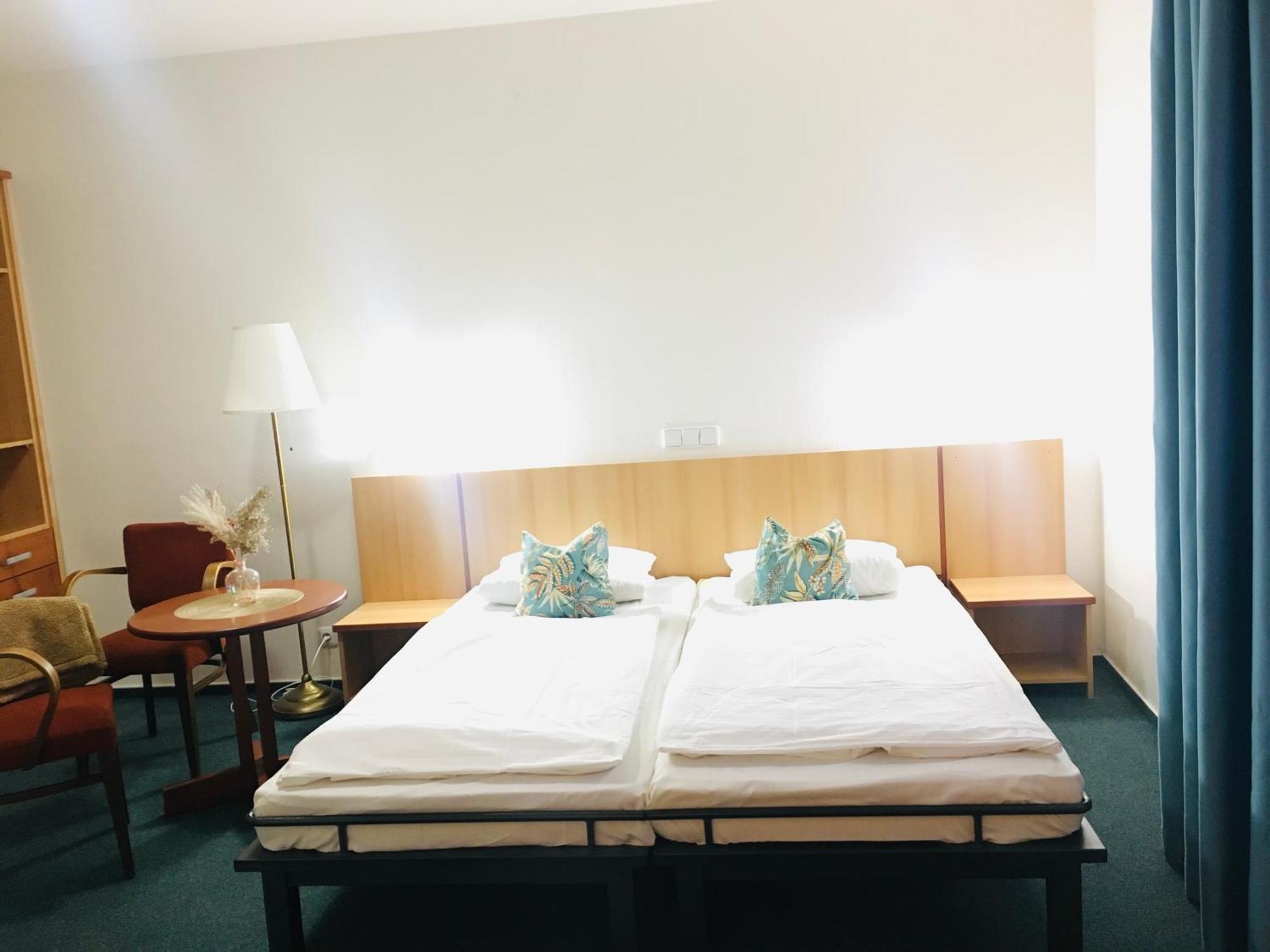Penzion Hotelu Central Dvůr Králové nad Labem Esterno foto