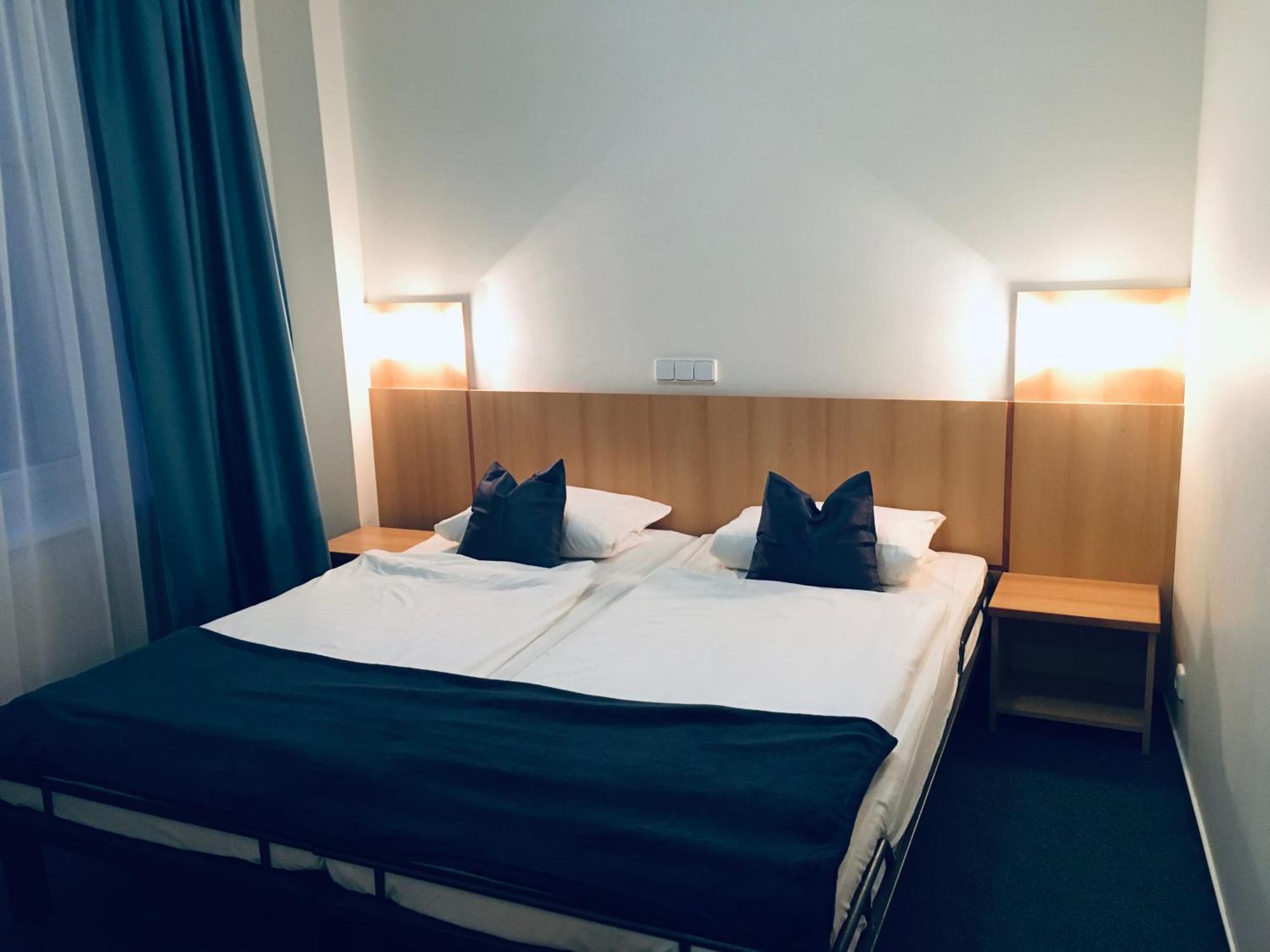 Penzion Hotelu Central Dvůr Králové nad Labem Esterno foto