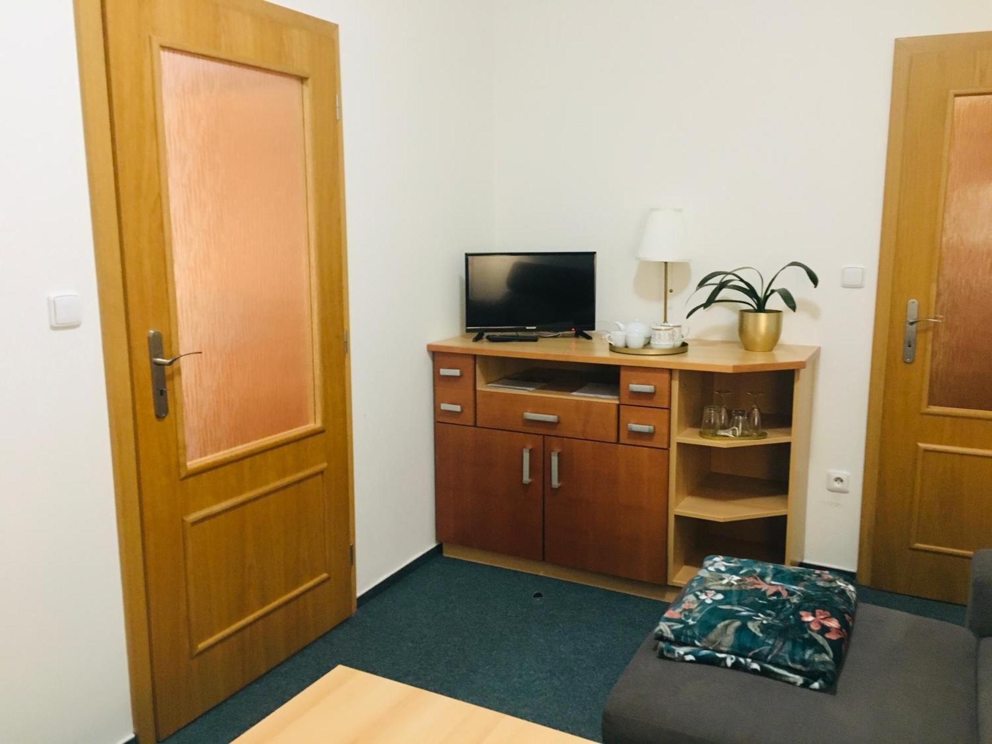 Penzion Hotelu Central Dvůr Králové nad Labem Esterno foto