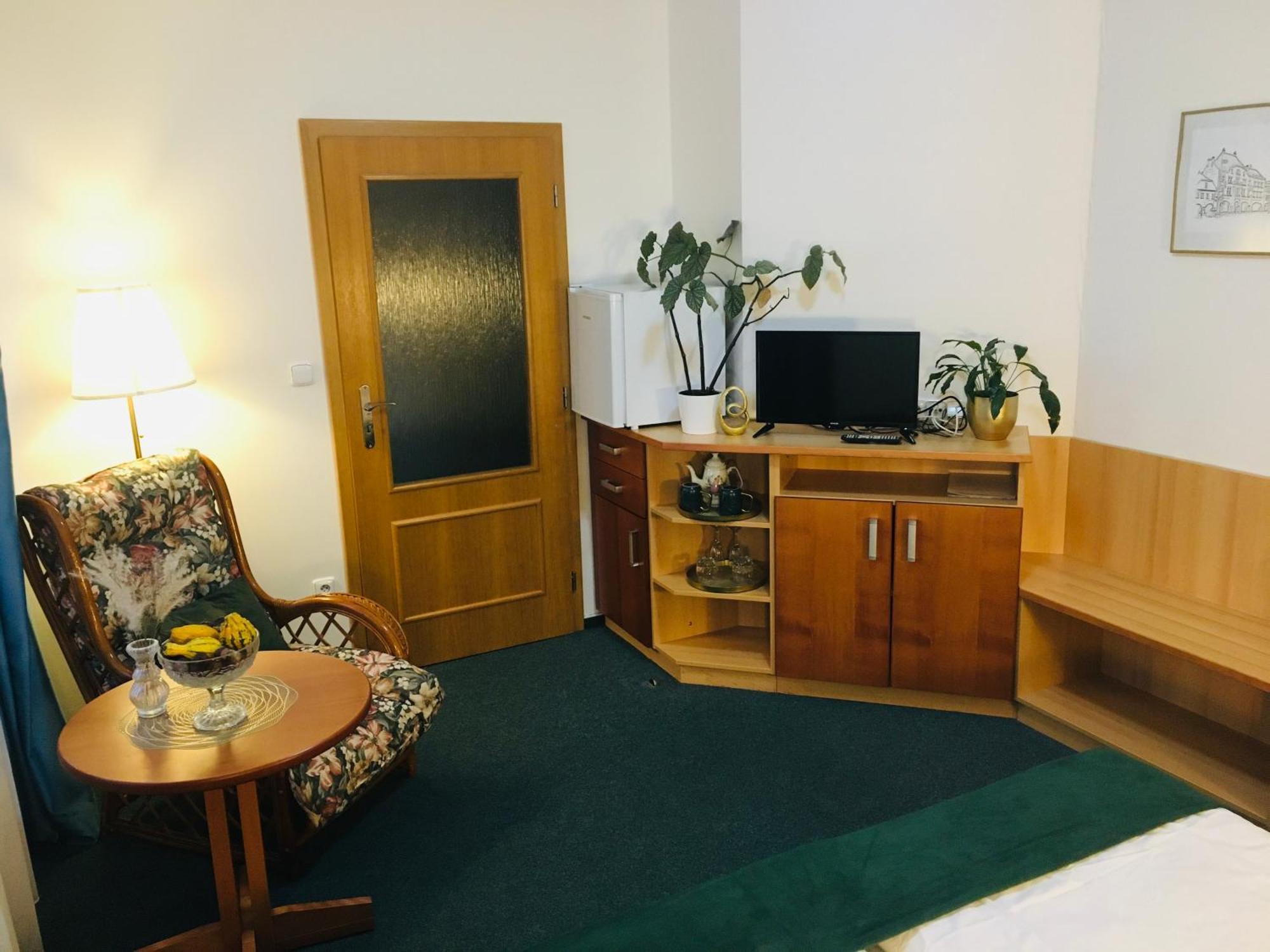 Penzion Hotelu Central Dvůr Králové nad Labem Esterno foto