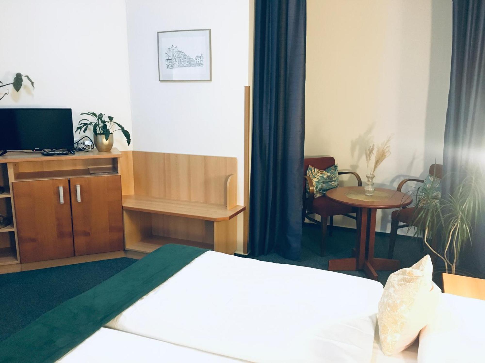 Penzion Hotelu Central Dvůr Králové nad Labem Esterno foto