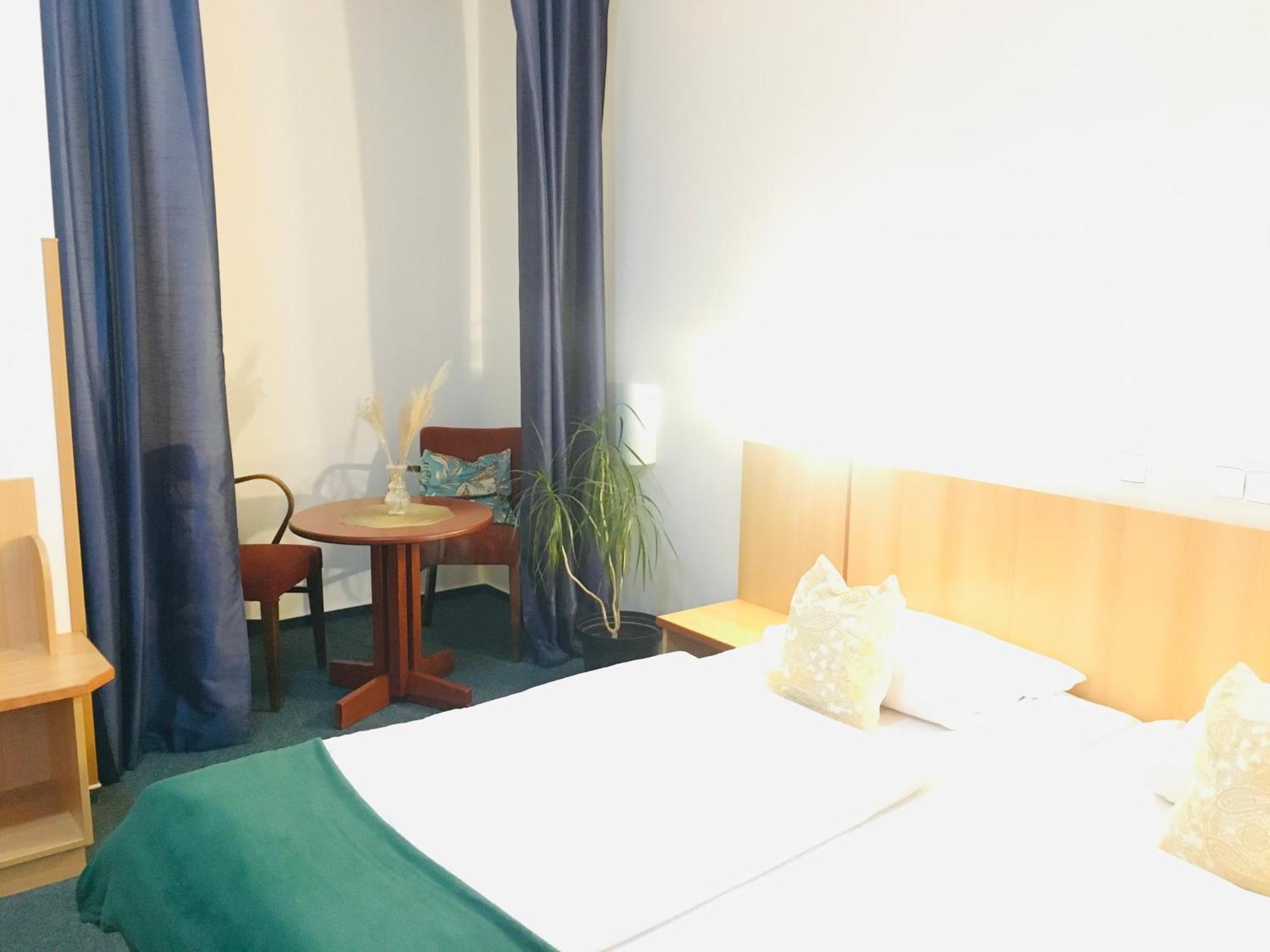 Penzion Hotelu Central Dvůr Králové nad Labem Esterno foto